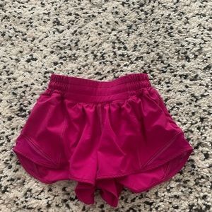 lululemon ripened raspberry hotty hot shorts 2.5 inch